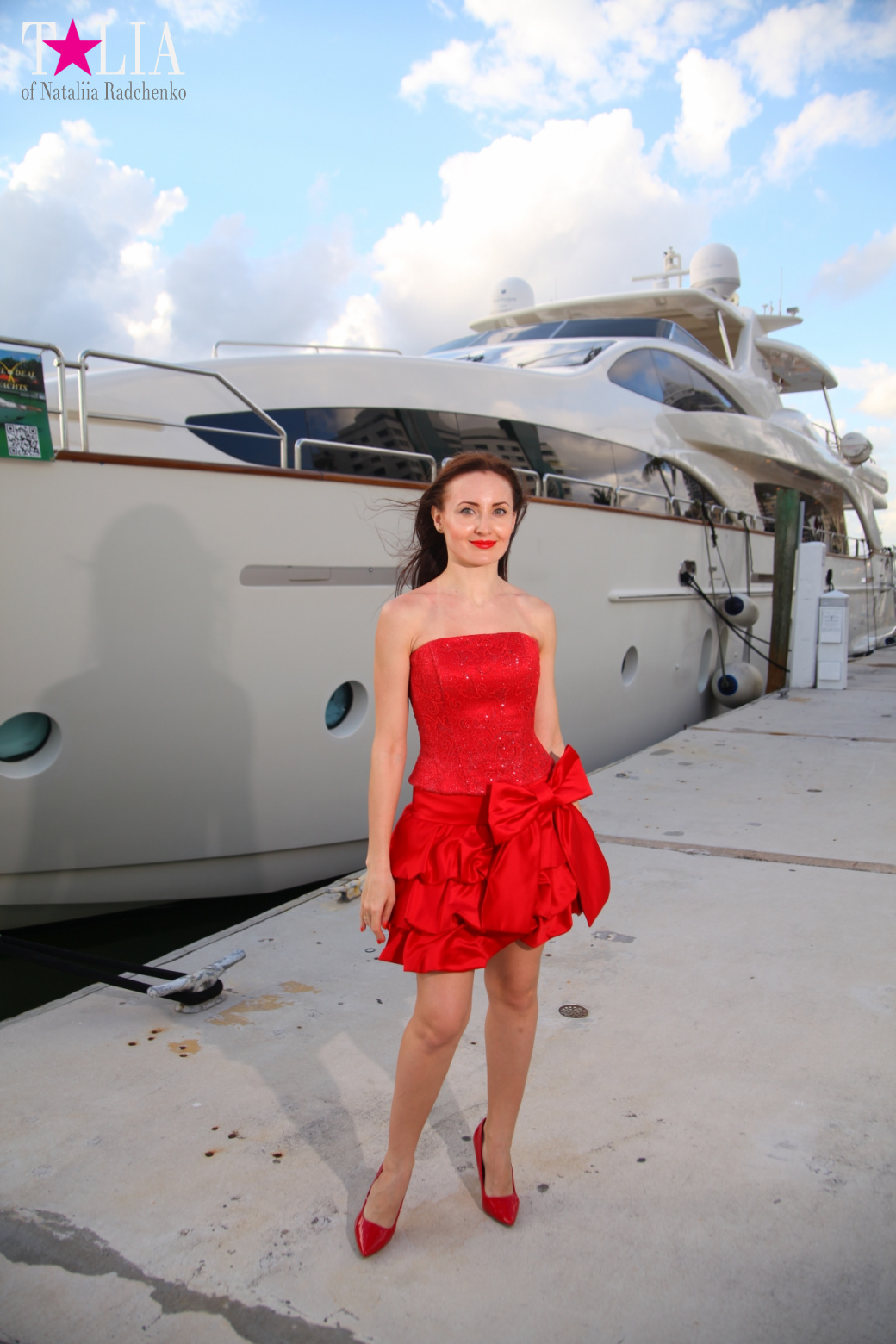 Yachts, Palms, Bay - The promenade of Middle Miami Beach, Collins Avenue
